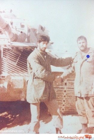 شهید گل محمد کرمی- سمت راست