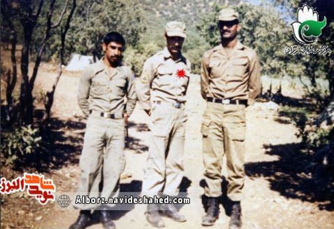 شهید ارتشی غلامرضا بهادری  در جوار هم‌زمان