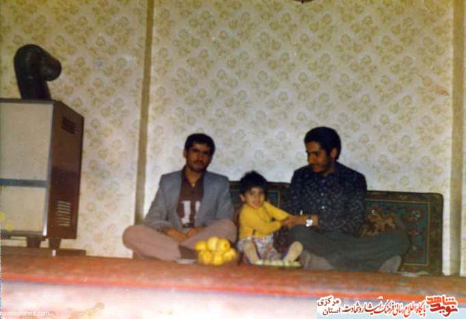 سمت چپ: شهید مجتبی پژمان