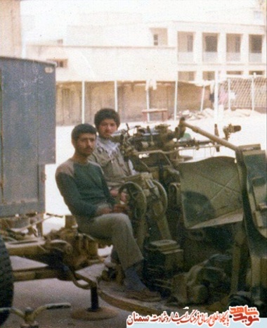 نفر سمت راست شهید سیدرضا ترابی