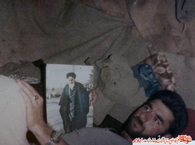 
عکس  به یادگار مانده از بسیجی شهید «کرم عباسی»