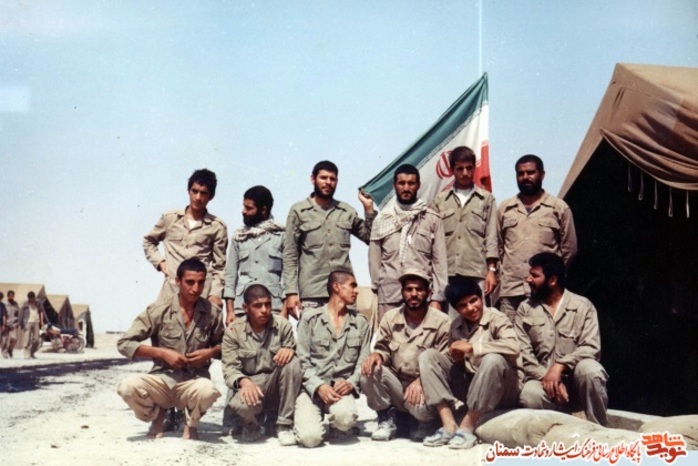 نفر دوم نشسته از چپ شهید جعفر ادب
