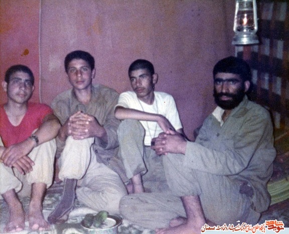 نفر دوم از راست شهید جعفر ادب