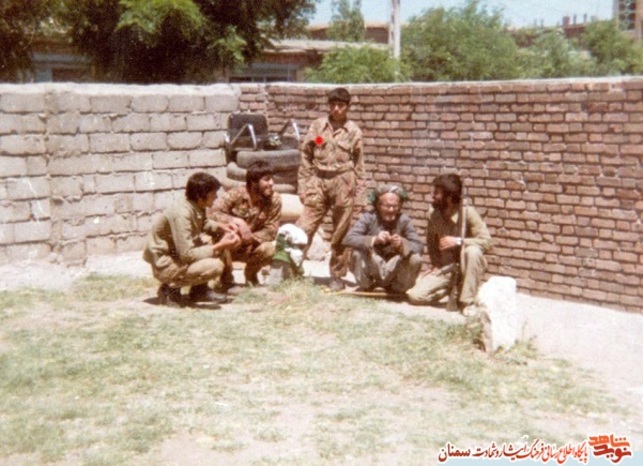 نفر ایستاده شهید جعفر ادب