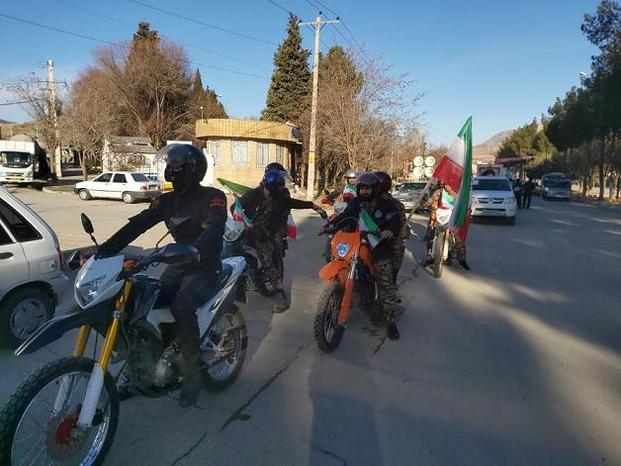 گزارش تصویری از آغاز برنامه های دهه مبارکه فجر در استان و شهرستان ها