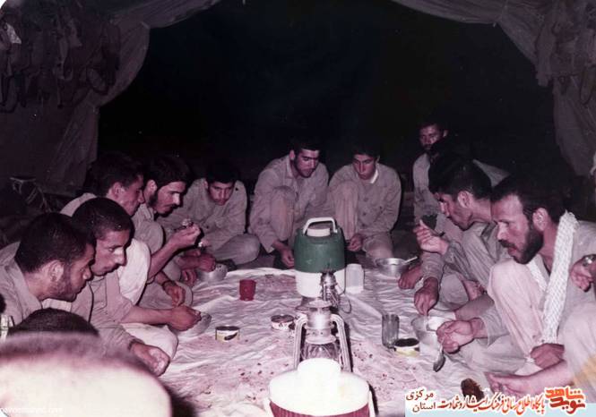 تالاب شادگان 1364 - شهیدان تصویر: شهید بهبود کارچانی - شهید عباس رحیمی - شهید ذبیح اله احمدی