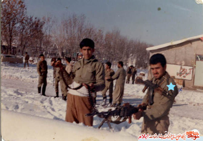 نفر اول سمت راست شهید «قباد چولکی» 