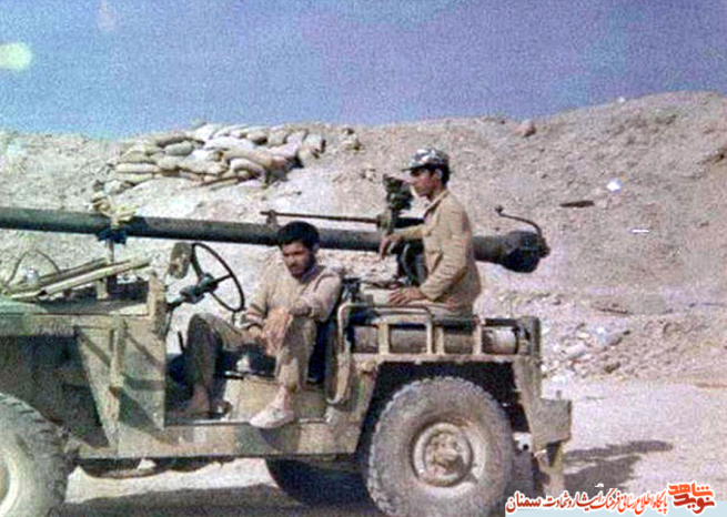 نفر سمت راست شهید محمد ایمنی