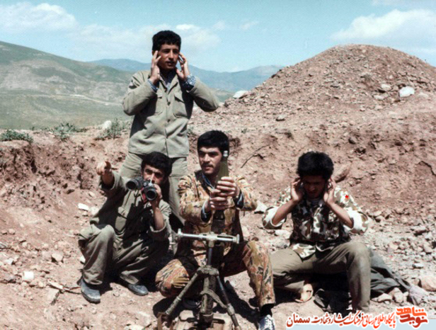 نفر اول نشسته از راست شهید ید‌الله مطهری‌نژاد