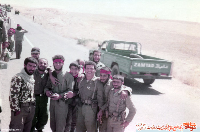 از چپ: شهید خسروی - ... - ... - سید علی میرطالبی - شهید ابوالفضل حسینی - شهید احمد طاق بافت - ... - ...