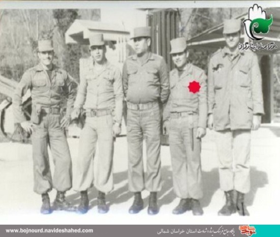 از سمت راست تصویر نفر دوم ایستاده شهید«روح الله نجم»