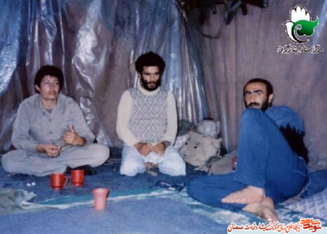 نفر وسط شهید رضا همتی