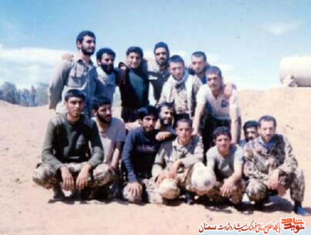 نفر دوم ایستاده از چپ شهید رضا همتی