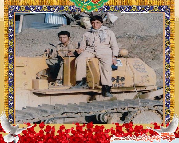 نفر سمت راست شهید عبدالرضا غریب‌نژاد