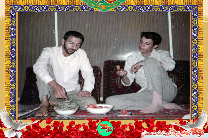 نفر سمت راست شهید سیدمهدی سیادت