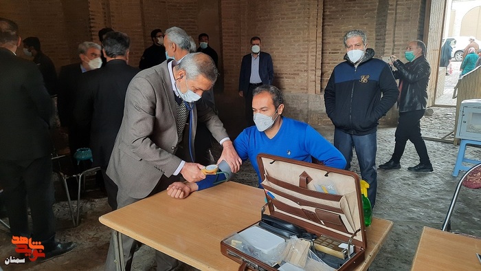 برپایی میز خدمت و ایستگاه سلامت بنیاد شهید و امور ایثارگران استان سمنان پس از نماز جمعه برای عموم مردم- بیستم اسفندماه ۱۴۰۰ مسجد حضرت امام خمینی (ره) شهرستان سمنان