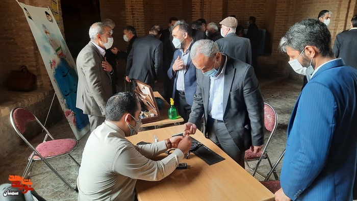 برپایی میز خدمت و ایستگاه سلامت بنیاد شهید و امور ایثارگران استان سمنان پس از نماز جمعه برای عموم مردم- بیستم اسفندماه ۱۴۰۰ مسجد حضرت امام خمینی (ره) شهرستان سمنان