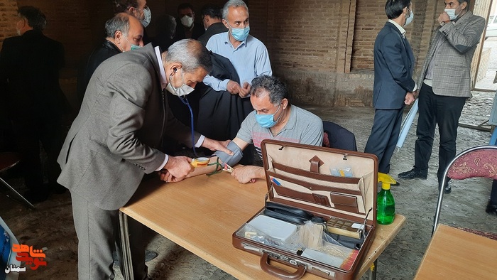 برپایی میز خدمت و ایستگاه سلامت بنیاد شهید و امور ایثارگران استان سمنان پس از نماز جمعه برای عموم مردم- بیستم اسفندماه ۱۴۰۰ مسجد حضرت امام خمینی (ره) شهرستان سمنان