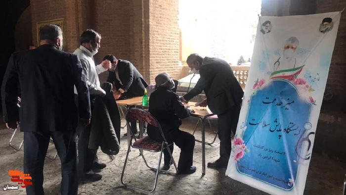 برپایی میز خدمت و ایستگاه سلامت بنیاد شهید و امور ایثارگران استان سمنان پس از نماز جمعه برای عموم مردم- بیستم اسفندماه ۱۴۰۰ مسجد حضرت امام خمینی (ره) شهرستان سمنان