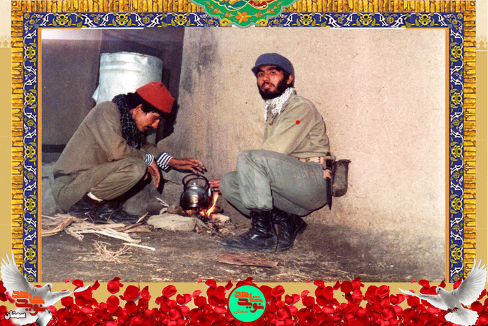نفر سمت راست شهید عباسعلی اشرف