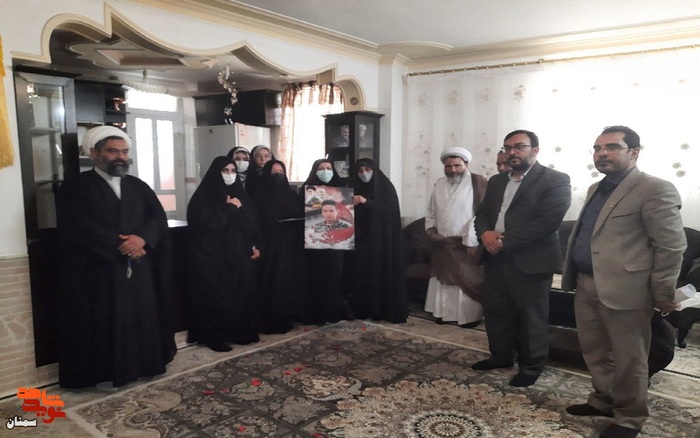 دیدار دکتر نرجس سلیمانی با خانواده معزز شهید والامقام مدافع حرم  هادی محمدی - دوم خرداد ماه ۱۴۰۱ شهرستان مهدیشهر