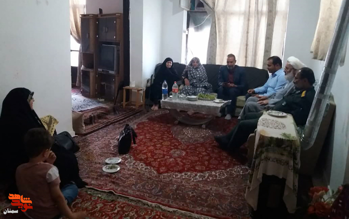 دیدار مسئولان آرادان با مادر گرامی شهید والامقام داود مومنی- بیست و ششم تیرماه ۱۴۰۱ روستای کند قلی خان شهرستان آرادان