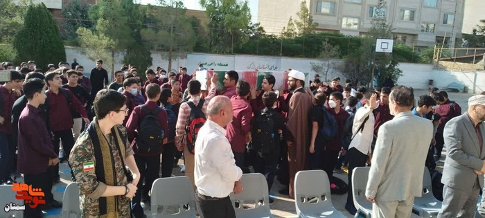 مراسم زنگ ایثار و مقاومت به مناسبت هفته دفاع مقدس و نخستین روز از سال تحصیلی - دوم مهرماه ۱۴۰۱ دبیرستان پسرانه شاهد شهرستان سمنان