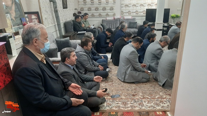 قرائت زیارت عاشورا و دیدار با مادر معزز شهید والامقام ماشاءالله مداح با حضور مدیران کل بنیاد شهید و امور اقتصاد و دارایی استان سمنان - پنجشنبه هفدهم آذر ۱۴۰۱ شهرستان سمنان