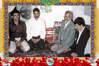 نفر سمت راست شهید اسماعیل برهانی