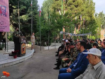 عطر افشانی قبور مطهر شهدای شهرستان شاهرود به مناسبت روز ارتش- سی و یکم فروردینماه ۱۴۰۲گلزار شهدای شهرستان شاهرود