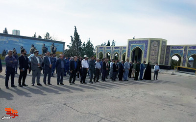 گلباران و عطرافشانی قبور مطهر شهدای شهرستان دامغان به مناسبت هفته کار و کارگر- هفتم اردیبهشتماه ۱۴۰۲ گلزار شهدای فردوس رضا