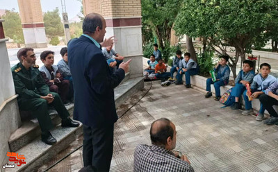 مراسم گرامیداشت دهه کرامت و سالروز فتح خرمشهر با حضور جمعی از دانشآموزان آموزشگاه شاهد شهید احسانفر- سی و یکم اردیبهشتماه ۱۴۰۲ گلزار شهدای شهرستان شاهرود
