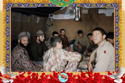 نفر سمت راست شهید عسکری رضاکاظمی
