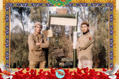 نفر سمت راست شهید عسکری رضاکاظمی