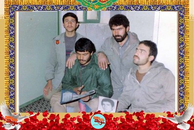 نفر سمت چپ شهید عسکری رضاکاظمی