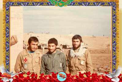 نفر سمت چپ شهید علی‌اکبر ابراهیمی